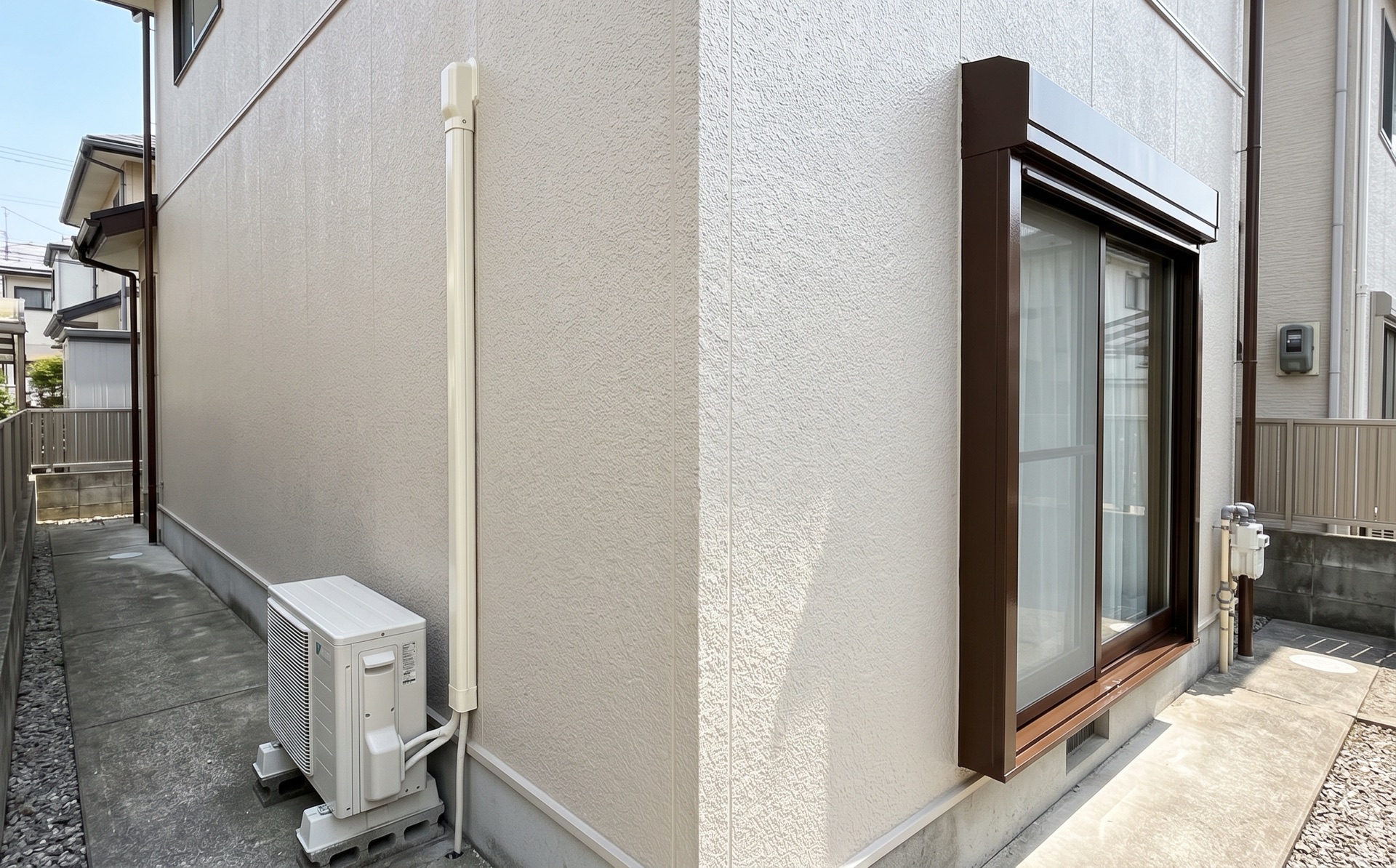 塗り替えを終えた雨戸とまわりの部分
